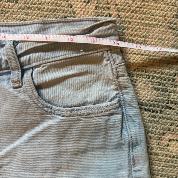 Women’s American Eagle jean shorts (highest rise ‘90s boyfriend short) size 10 - Picture 6 of 8